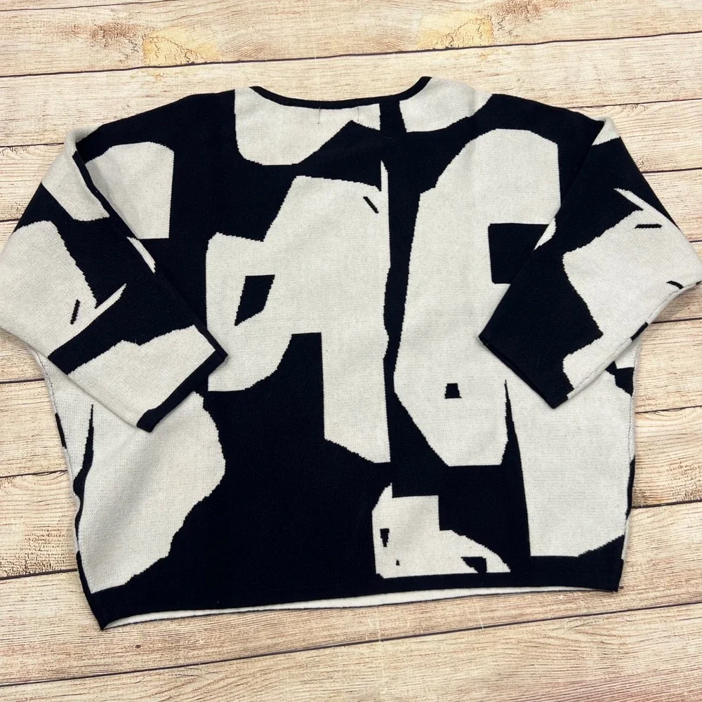 TAHARI Women Black White Abstract‎ Print Crew Neck Sweater Top Size Small - Picture 7 of 7